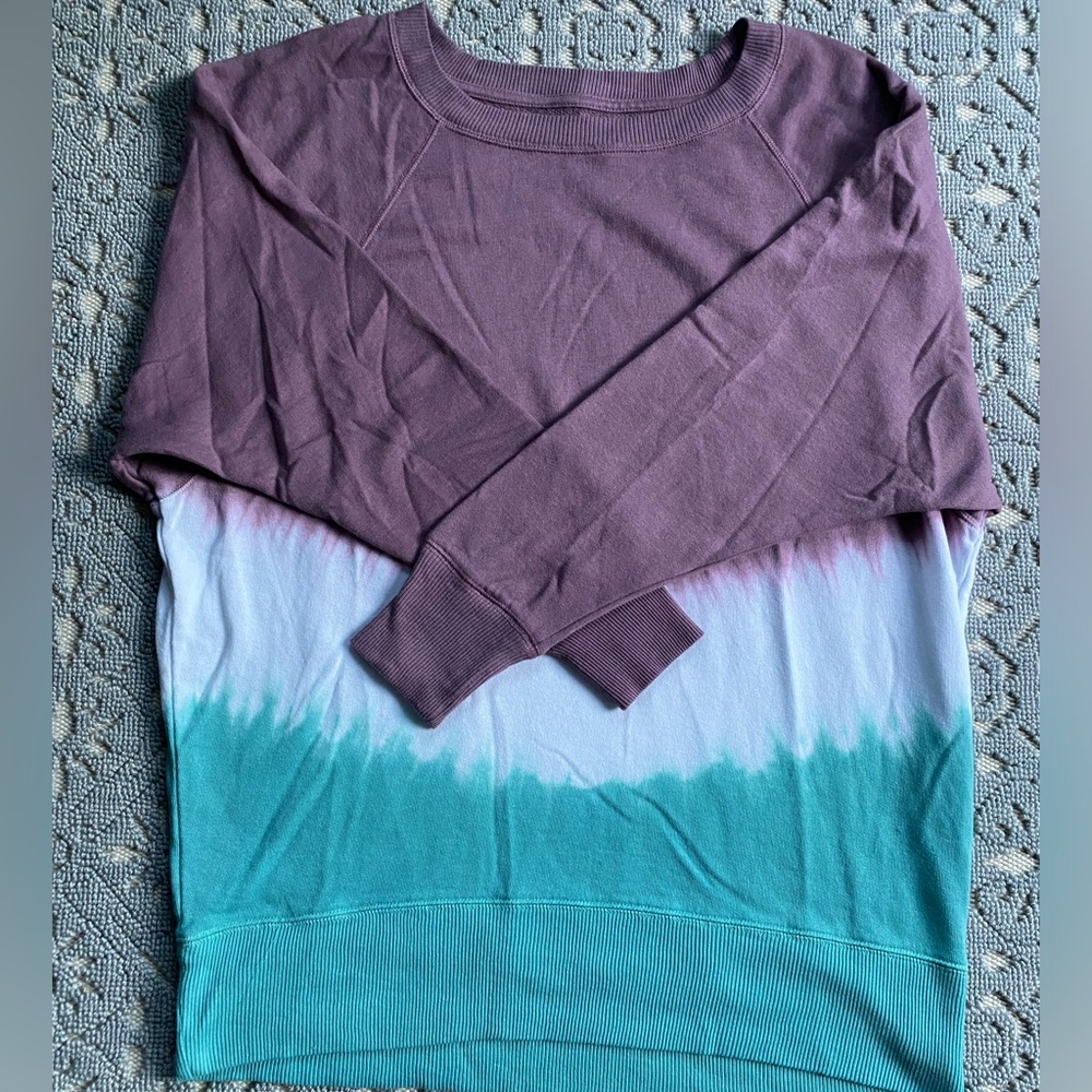 WOMEN’S PURPLE, GREEN & WHITE TIE DYED SWEATSHIRT SIZE MEDIUM